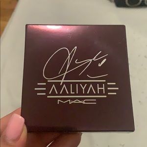 MAC Aaliyah “Age ain’t Nothing” palette